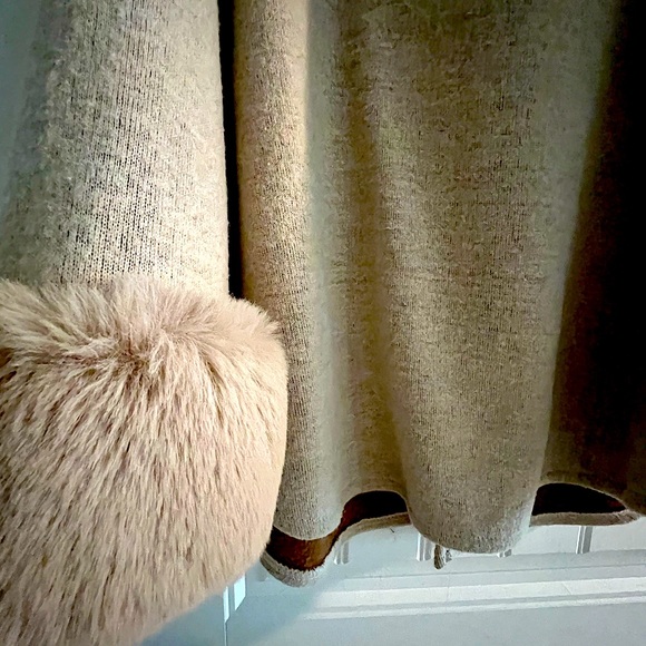 COPY - COCO and Carmen beautiful faux fur cape wool drape with neck snap enclos… - Picture 3 of 5